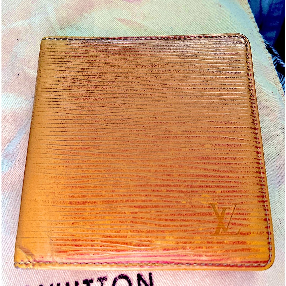 Authentic Louis Vuitton Men’s Epi Wallet Gem